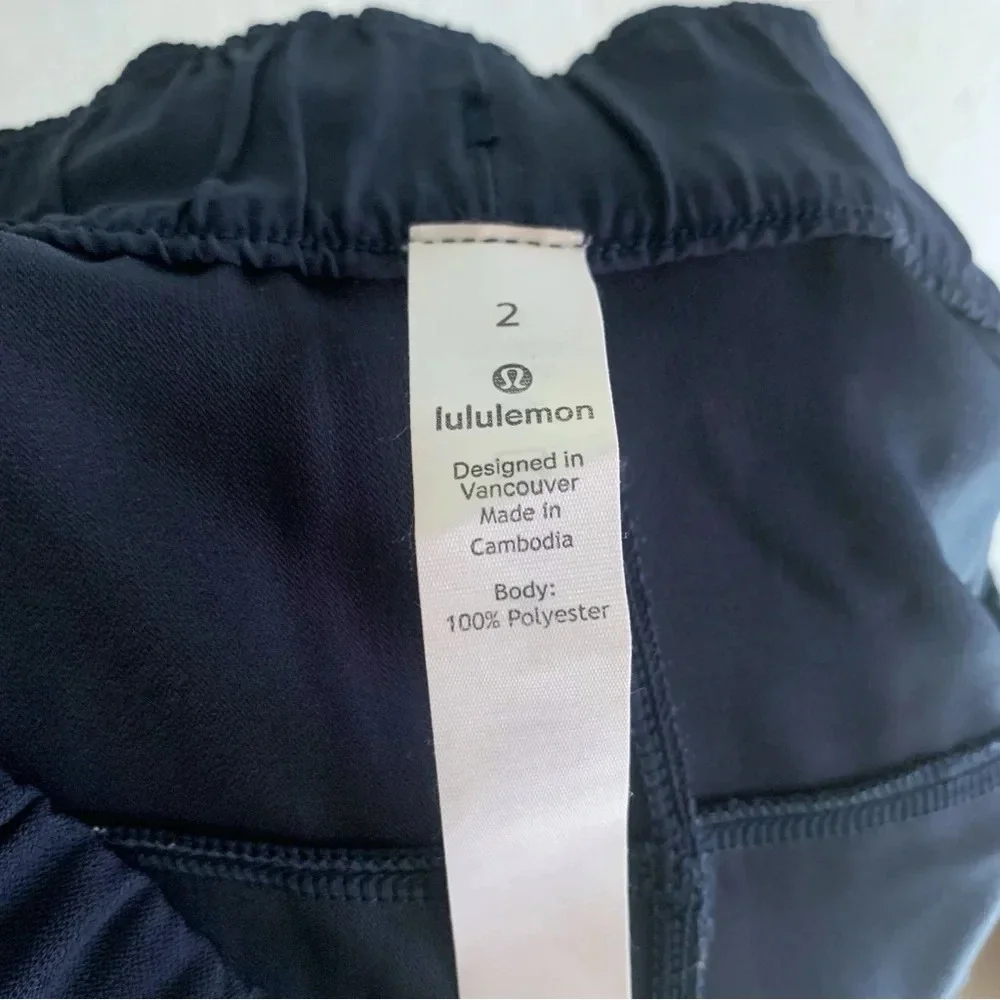 Lululemon On The Fly Crop Woven 23